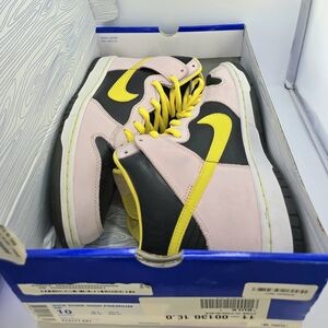 2009 Miss Piggy SB Premium Dunk High